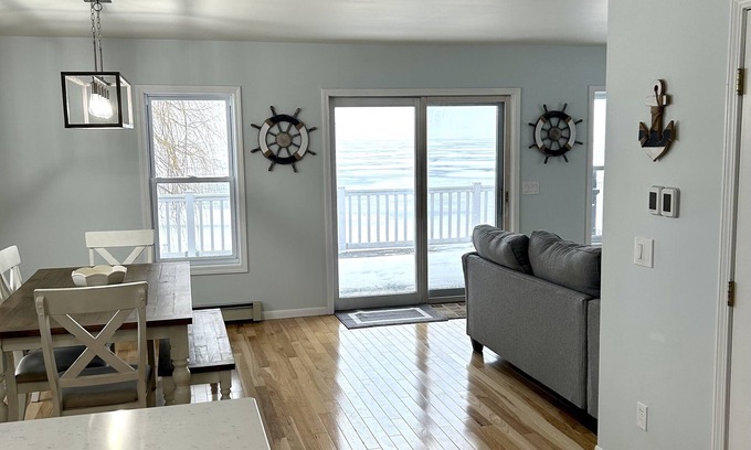 Houghton Lake House | Wake up to Sunrises - Your Lakehouse Getaway!