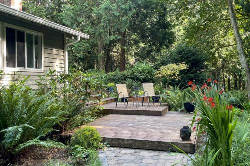 Bainbridge Island Apartment | Walk to Beach and Village Bainbridge Island Gem!