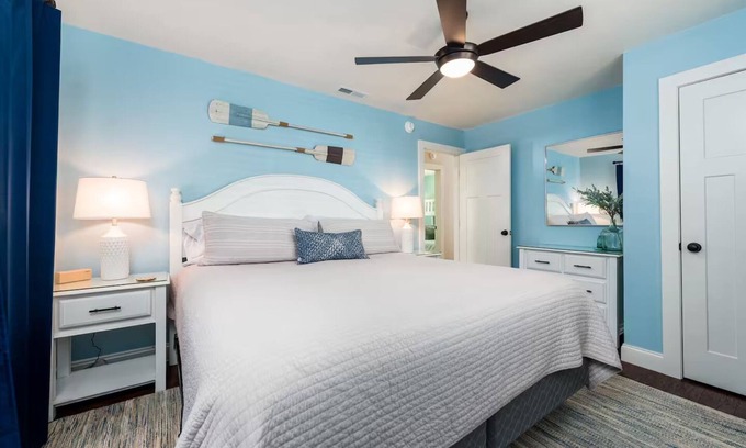 Nags Head Cottage | Walk to beach - Fire pit - Near dining & shopping