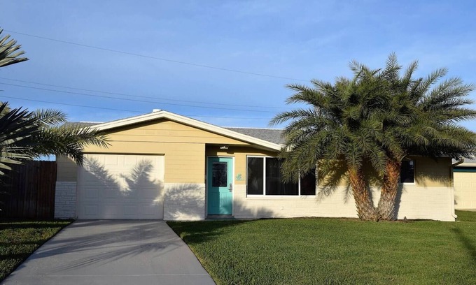 Ocean Breeze Estates House | Walk to Beach; Bikes, Paddleboard; What a deal!