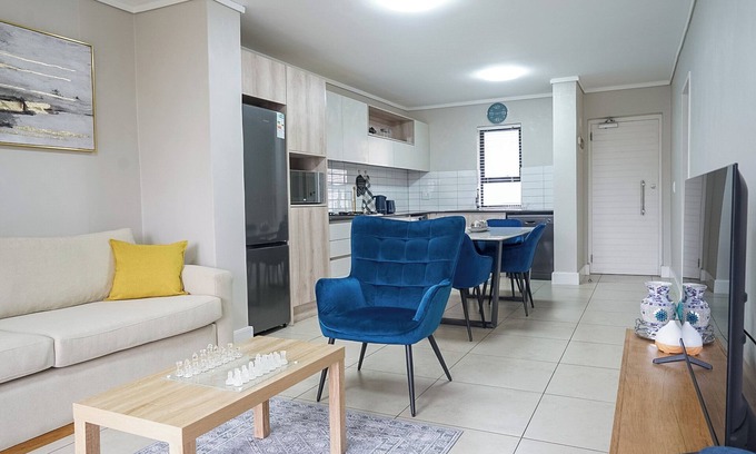 Century City Apartment | Walk to Canal Walk - Modern Flat - Free WiFi - Free Parking