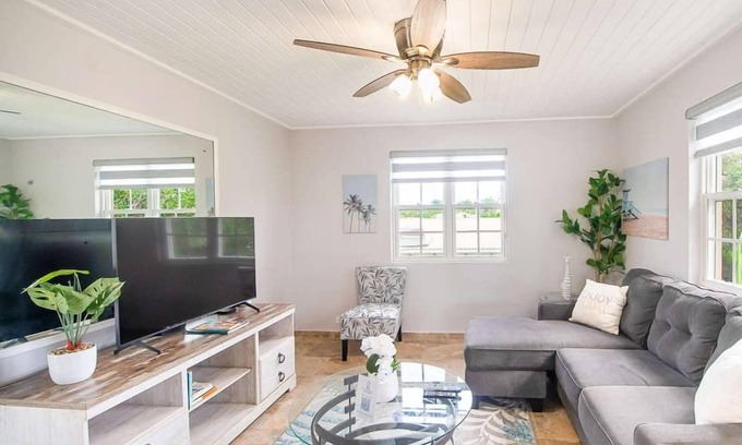 Dover Apartment | Walk to Dover Beach, Vibrant Gap Nearby