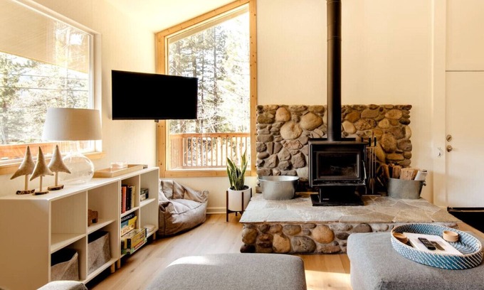 Olympic Valley House | Walk to Palisades Village Pet Friendly 2BR Chalet