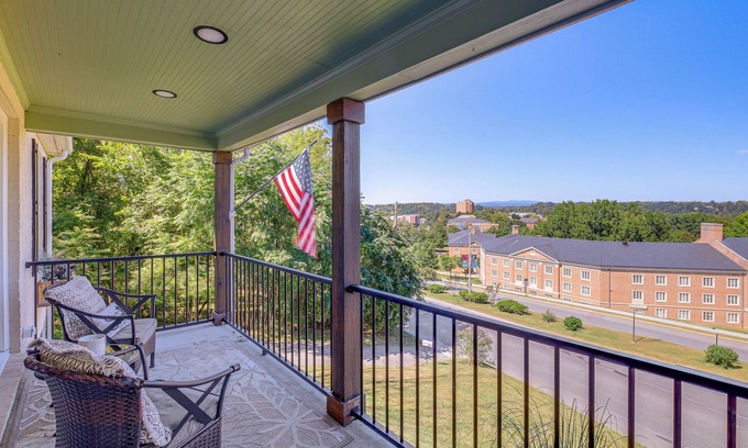 Radford House | Walk to Radford University: Home w/Fire Pit!