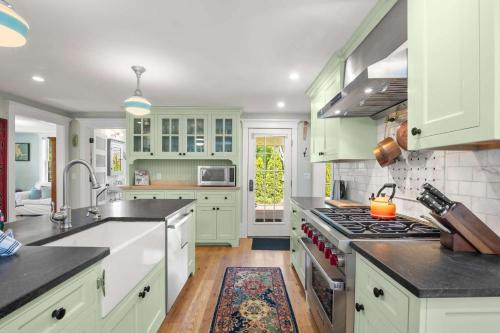 Orleans Apartment | Walk to Town Fully Renovated