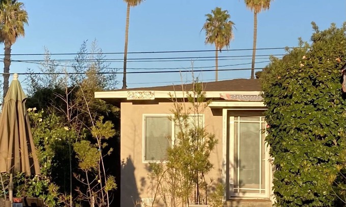 South Oceanside Cottage | Walkable - So Oceanside Gem