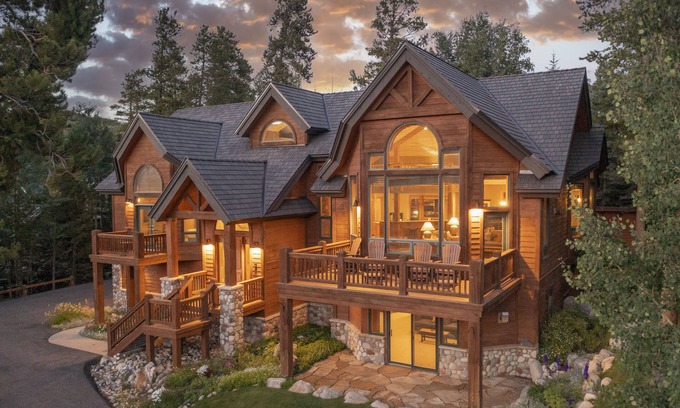 Historic District House | Walking distance to downtown Breck, stunning views, hot tub, foosball, arcade!