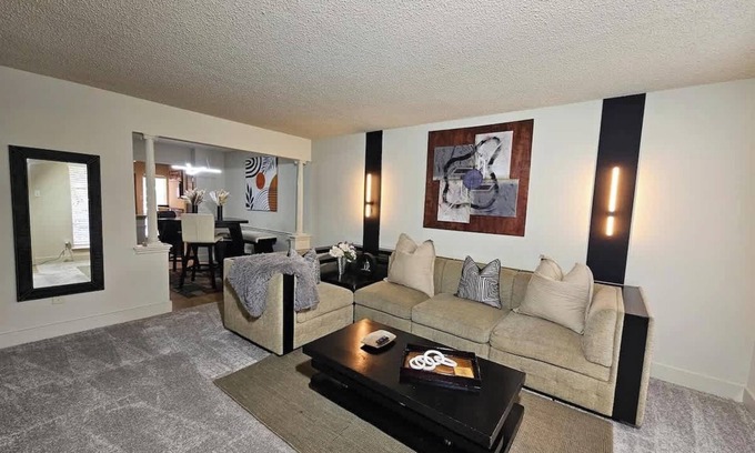 Uptown Condo | Walking Distance to Galleria Saltwater Pool 2BR 2BA