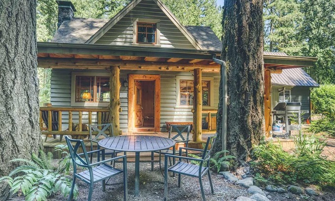 Mount Hood Village Cabin | Wallace Cottage