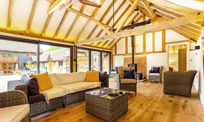 Horsham Apartment | Walnut Studio - perfect space for wellness retreats, functions, fine diningn