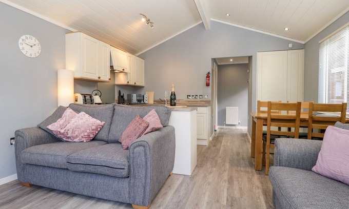 Troutbeck Bridge Cottage | WANSFELL LODGE, pet friendly, with a garden in White Cross Bay
