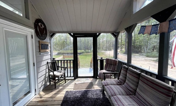 Florida Panhandle Cottage | War Horse Project~Horsebackriding~Farm~30 Acres