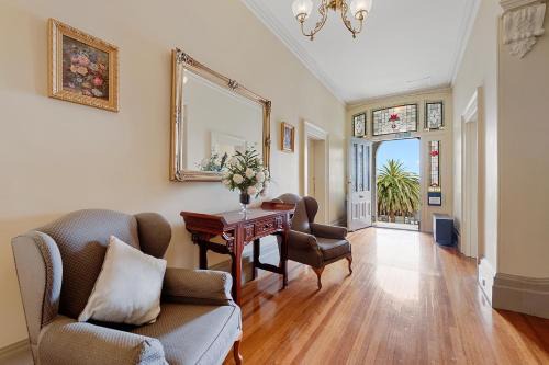 Launceston CBD Hotel | Waratah On York