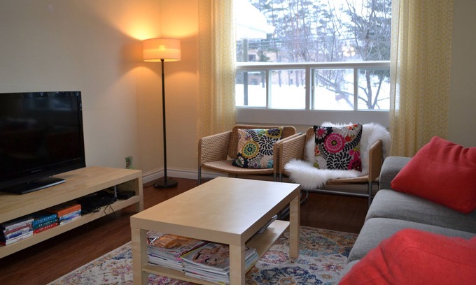 Sherbrooke Apartment | Warm and colorful 2 bedroom apartment in the Old North