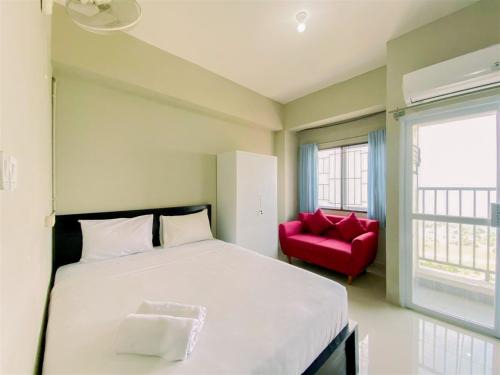 Kedungmanggu Apartment | Warm and Homey Studio at Royal Sentul Park Apartment By Travelio