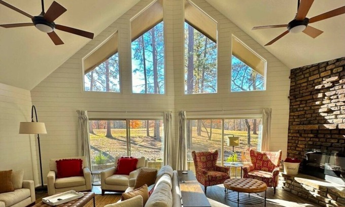 Hot Springs Village House | Warm and Inviting Home on the Golf Course!
