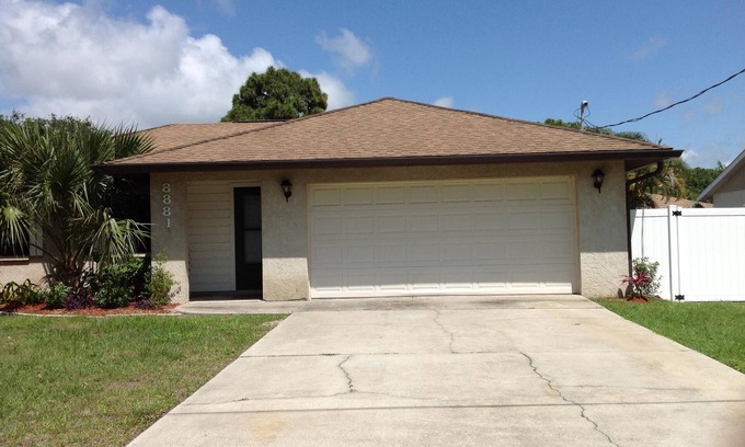 Vamo House | Warm and inviting home in a perfect location to explore nearby attractions.