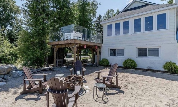 Wasaga Beach Cottage | Warm up in our Cozy Home with Serene views of Georgian Bay!