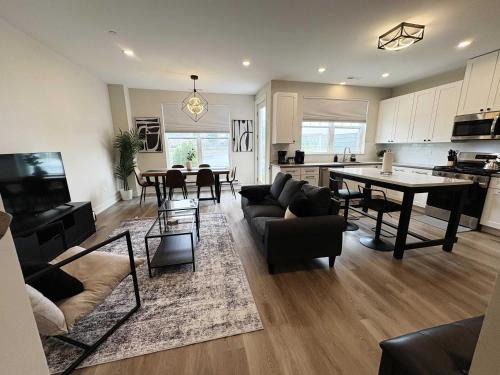 Warrenville Apartment | Warrenville Retreat 4BR 3 Bath Townhouse - WV2