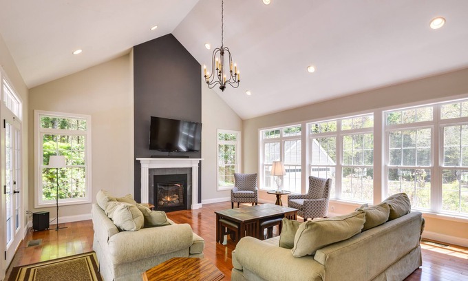 Washington House | Washington Getaway - 8 Mi to Pillsbury State Park!