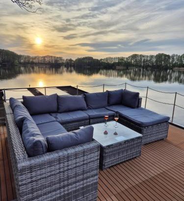 am See Boat Rental | Wasserbungalow Merlin