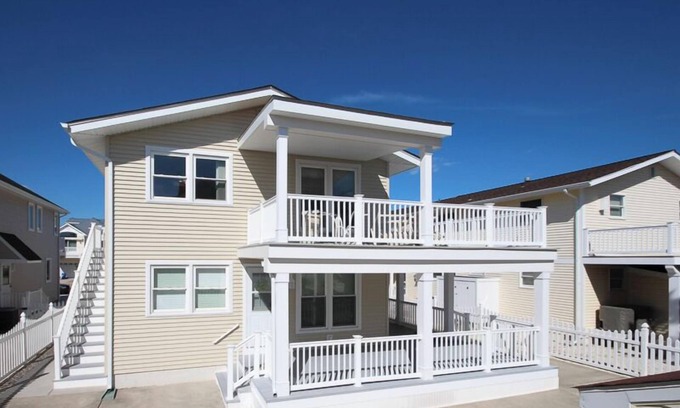 Avalon House | Watch the sunrise over the ocean and the sunset from the front or back decks and enjoy coffee or cocktails.