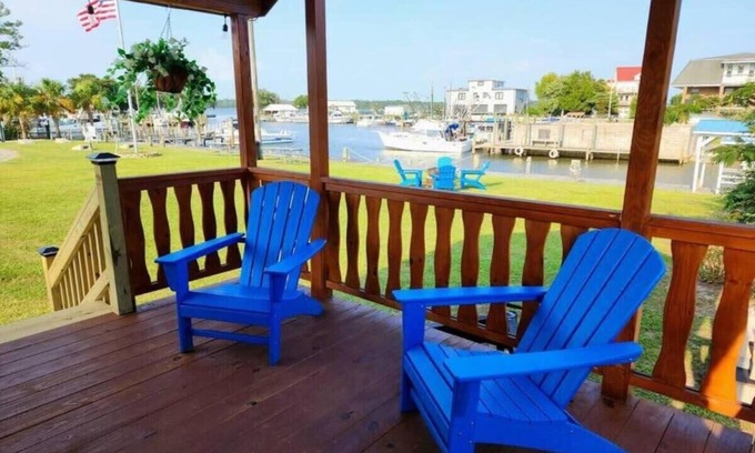 Sneads Ferry Cabin | Water view Cabin near North Topsail Beach