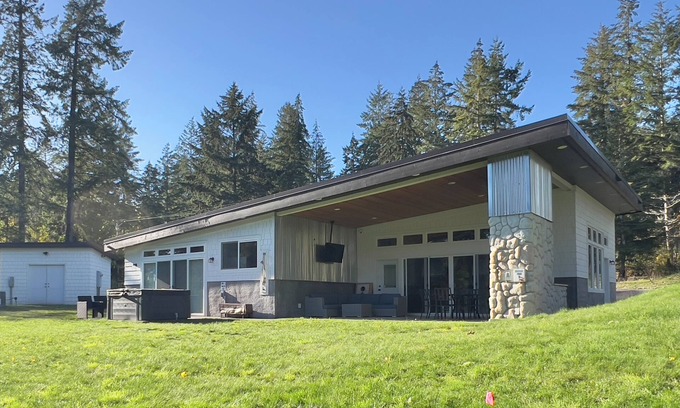 Burley House | Water View Modern Home on the Bay- Hot Tub + Scenic Views