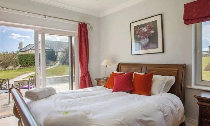 Ardmore Villa | Waterford Villa - 5 Bed - Sleeps 10 - Parking