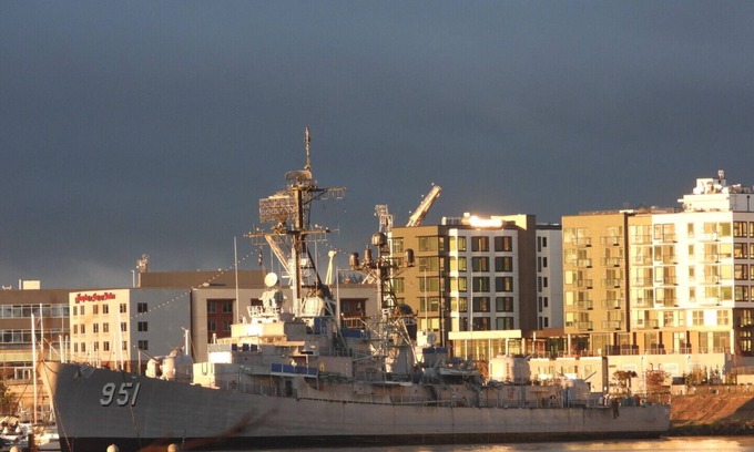 Bremerton House | WATERFRONT amazing views: ferries, sailboats, wildlife! Close to shops, bus stop