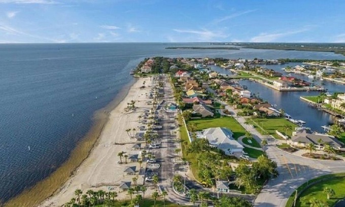 Gulf Landings Condo | Waterfront Condo w/Boat Slip-Beach & Boat Access-Dog Friendly