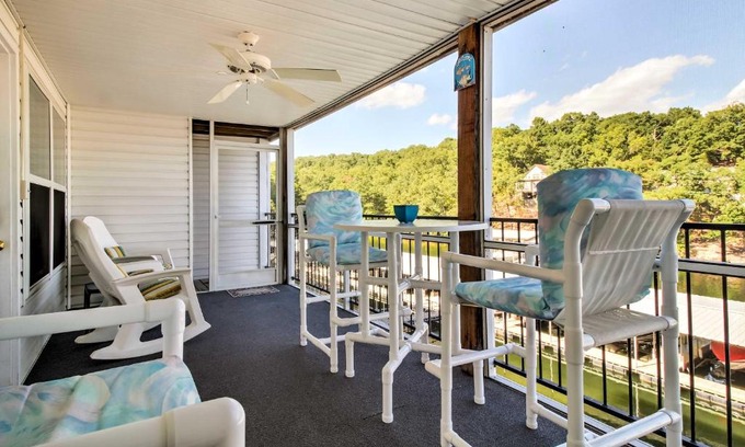 Lakeland Apartment | Waterfront Condo on Lake Ozark with Boat Slip and Pool