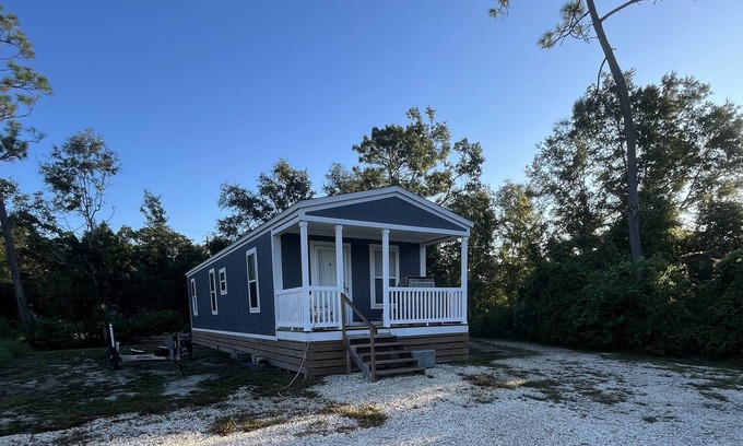 Elberta House | Waterfront cottage with slip & 10k lift on canal that leads to Soliders Creek