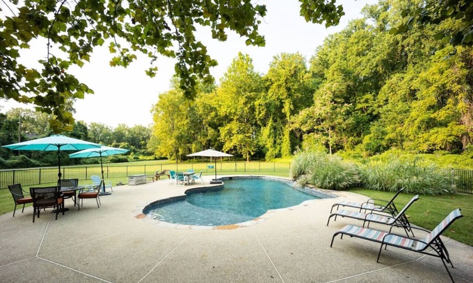 Riva Cottage | Waterfront Cottage by Annapolis w/Pool & Hot Tub