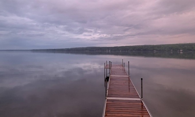 Deauville Ski Chalet | Waterfront cottage - Lac Magog