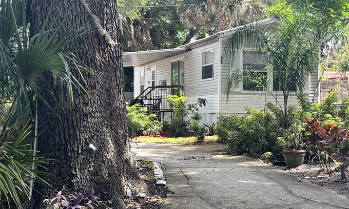 Leesburg Cottage | Waterfront Cottage on Haynes Creek