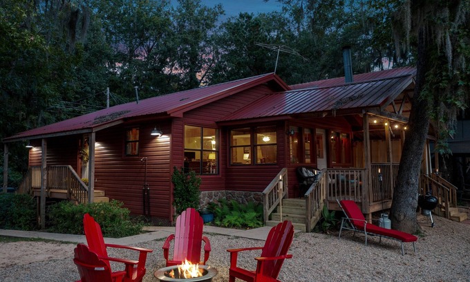 Karnack Cottage | WATERFRONT cottage with SCENIC views of Big Cypress Bayou Caddo Lake