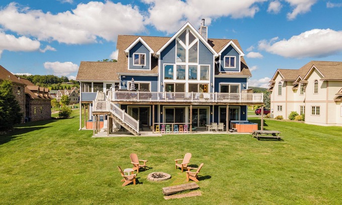 Waterfront Greens House | Waterfront Dreams: Lakefront, Indoor Pool, Dock Slip & Hot Tub!