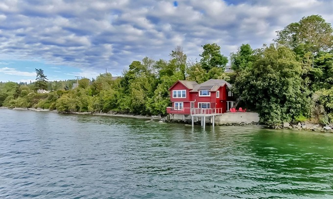 Coupeville House | Waterfront family-friendly home w/bay views, firepit, deck, & gas fireplace
