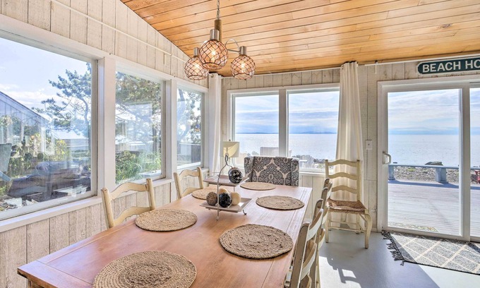 Ferndale Cottage | Waterfront Ferndale Home: Deck + Beach Access