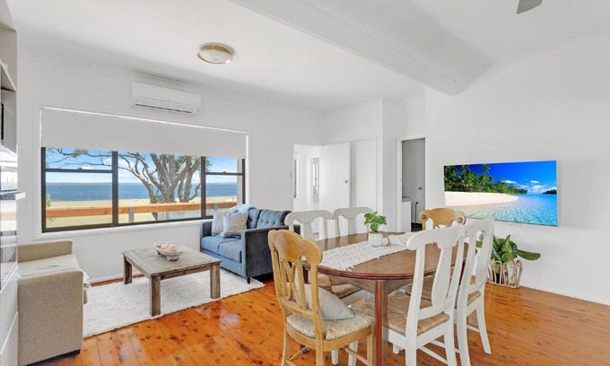 Erowal Bay House | Waterfront Fishermans Cottage