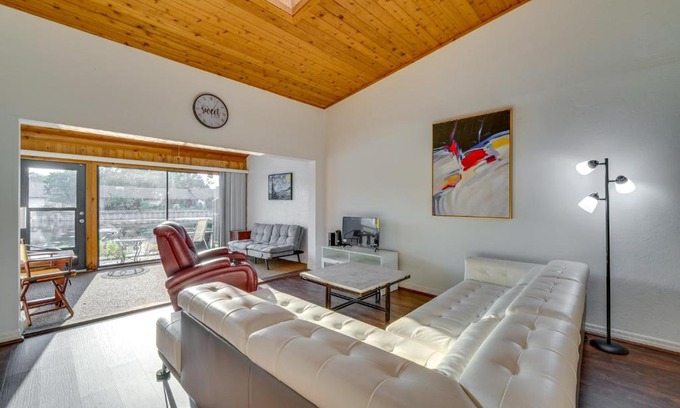 Grenelefe House | Waterfront Haines City Townhome with Community Pool!