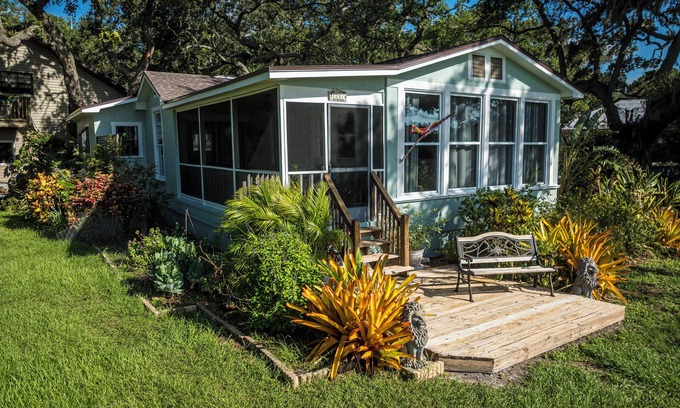 Safety Harbor House | Waterfront harbor cottage, walking distance to downtown, near to beaches & more!