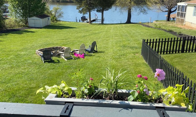 Louisa House | Waterfront Home Newly Renovated Beautiful Lake Views/Deck with 2 kayaks
