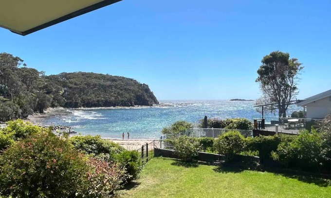 Malua Bay Apartment | Waterfront Home, WiFi & Café | Grand Spindrift