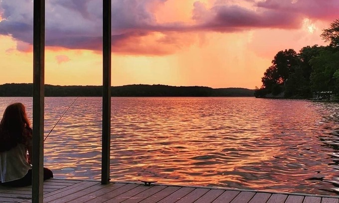 Cadiz House | Waterfront home with dock on Lake Barkley