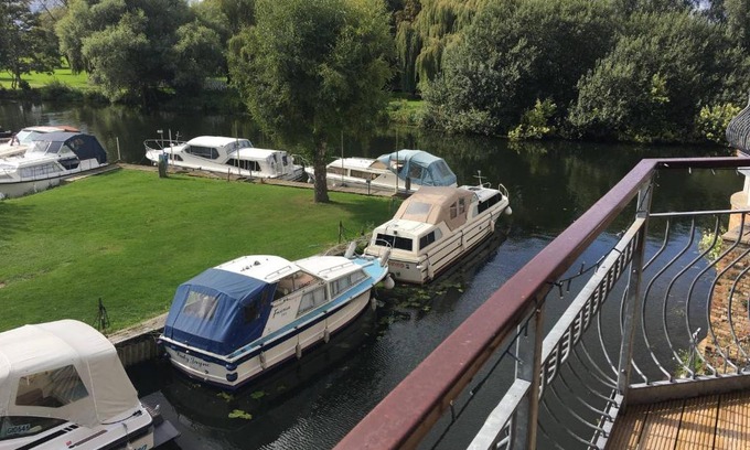 St Neots House | Waterfront House In The Heart Of St Neots