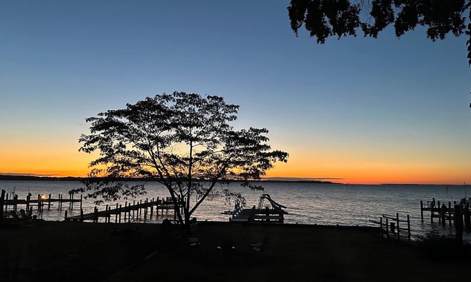 Cobb Island Cottage | Waterfront Island Cottage with Loft and Private Pier