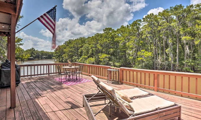Jefferson Cabin | Waterfront Karnack Home w/Boathouse & Deck!