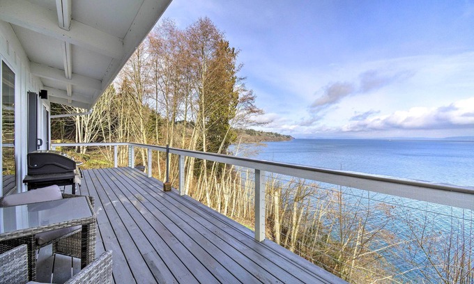 Kingston House | Waterfront Kingston Getaway on Puget Sound!